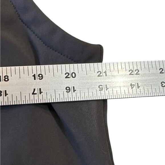 The North Face Mens Size Medium Gray Vest with Red Zipper and Trim - Picture 3 of 10